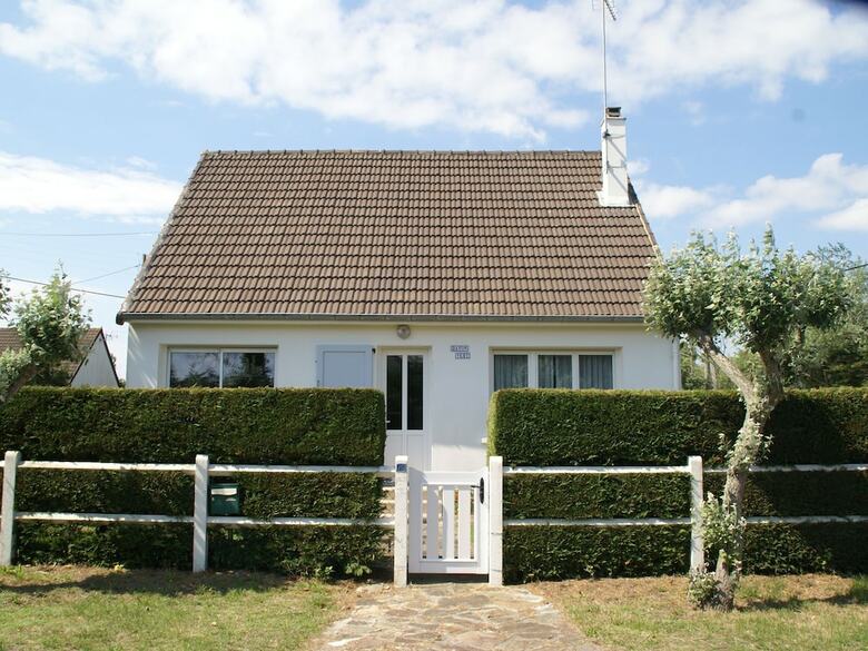 Cozy Holiday Home In Saint-germain-sur-ay With Garden