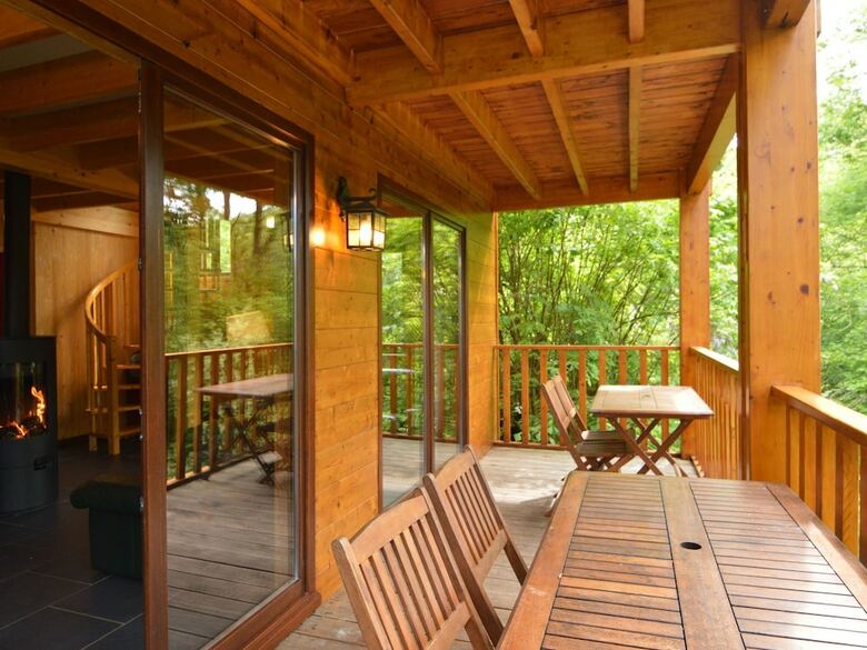 Comfortable Modern Chalet With Wood Finish