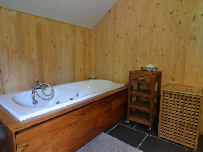 Comfortable Modern Chalet With Wood Finish