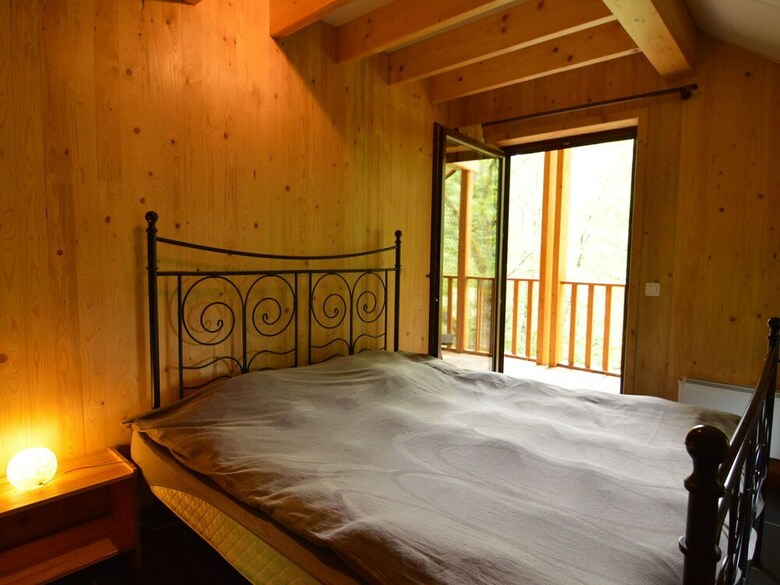 Comfortable Modern Chalet With Wood Finish