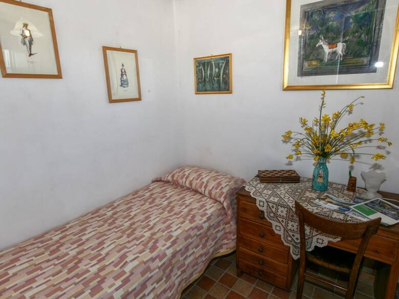 Vibrant Cottage Near Lake In Bomba