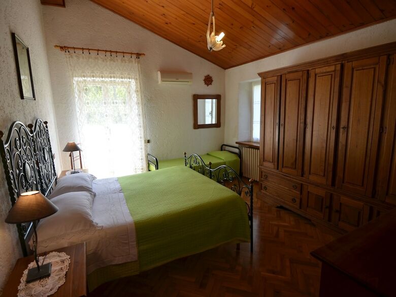 Villa From 1831 In Natural Environment, Strategic Location For Trips