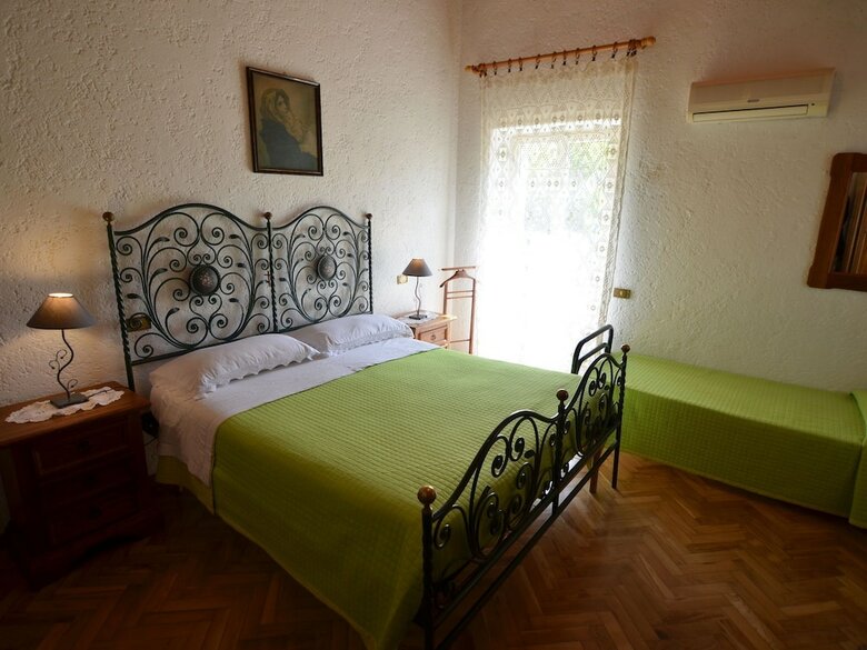 Villa From 1831 In Natural Environment, Strategic Location For Trips