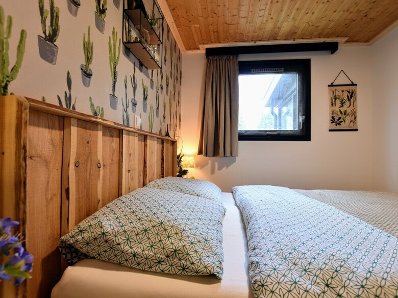 Tasteful Chalet With Veranda In The Veluwe