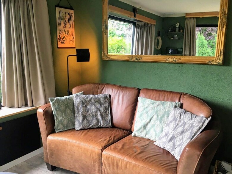 Tasteful Chalet With Veranda In The Veluwe