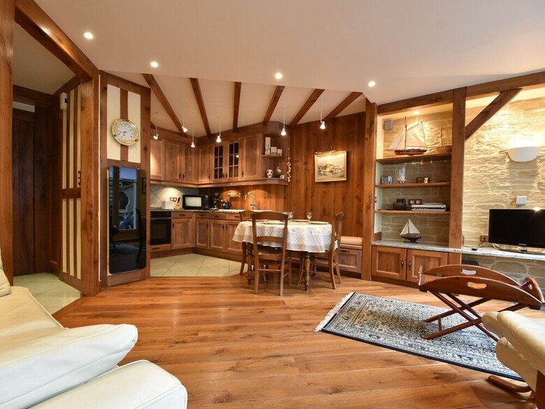 Cosy Apartment In Honfleur With A Private Garden