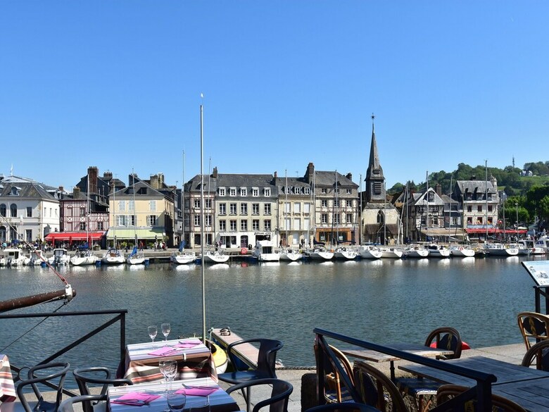 Cosy Apartment In Honfleur With A Private Garden