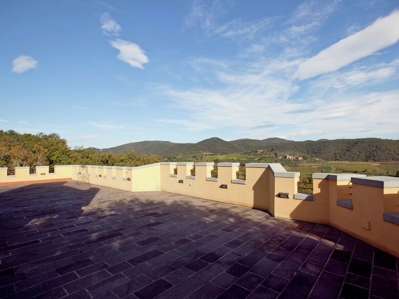 Serene Holiday Home With Garden, Pool, Terrace, Deckchairs