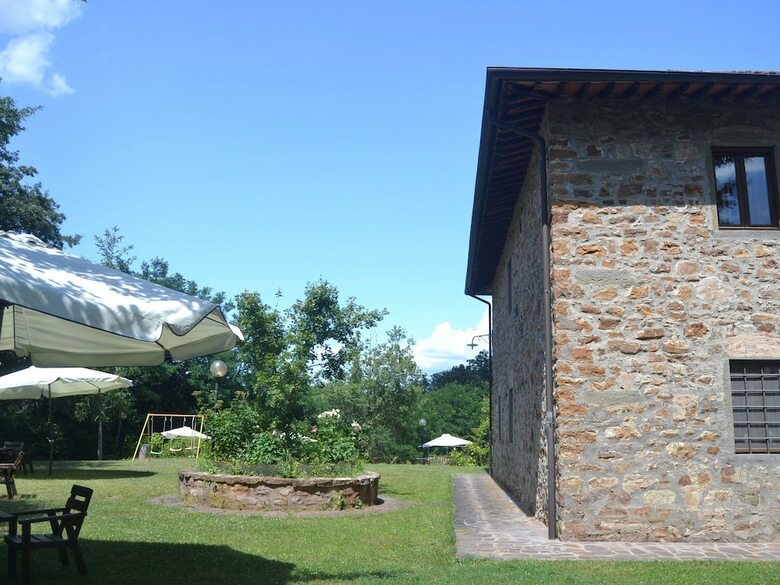 Serene Holiday Home With Garden, Pool, Terrace, Deckchairs