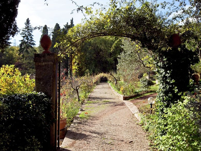 Serene Holiday Home With Garden, Pool, Terrace, Deckchairs