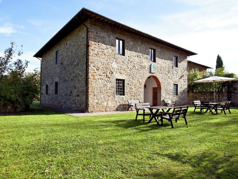 Serene Holiday Home With Garden, Pool, Terrace, Deckchairs