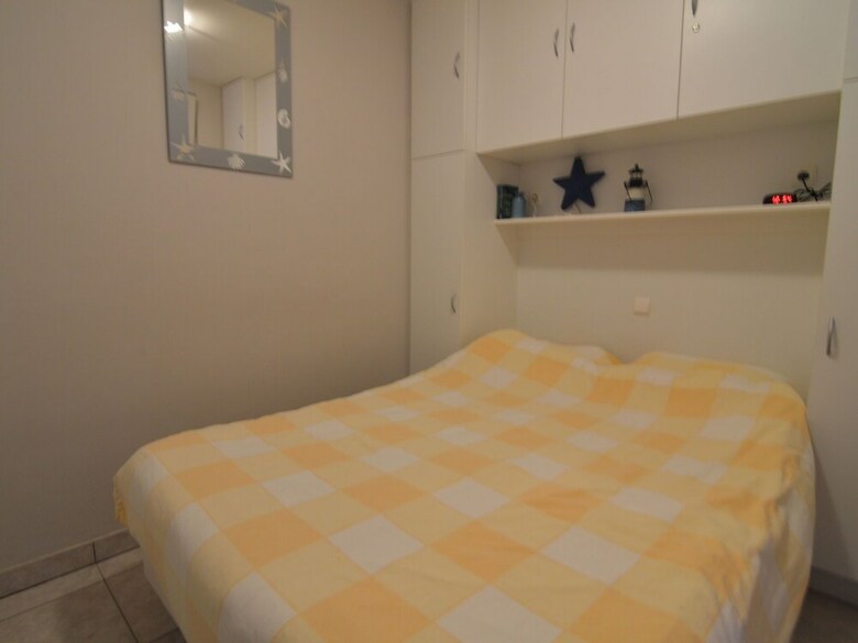 Luxurious Apartment In Bredene With Swimming Pool
