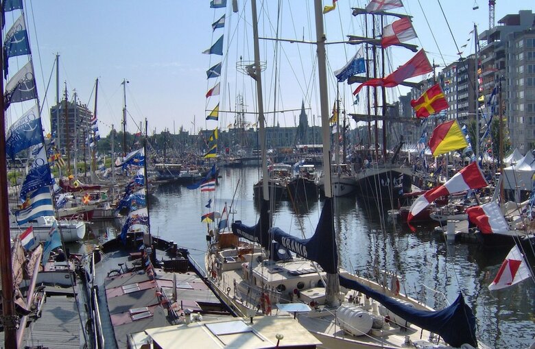 Luxurious Apartment In Bredene With Swimming Pool