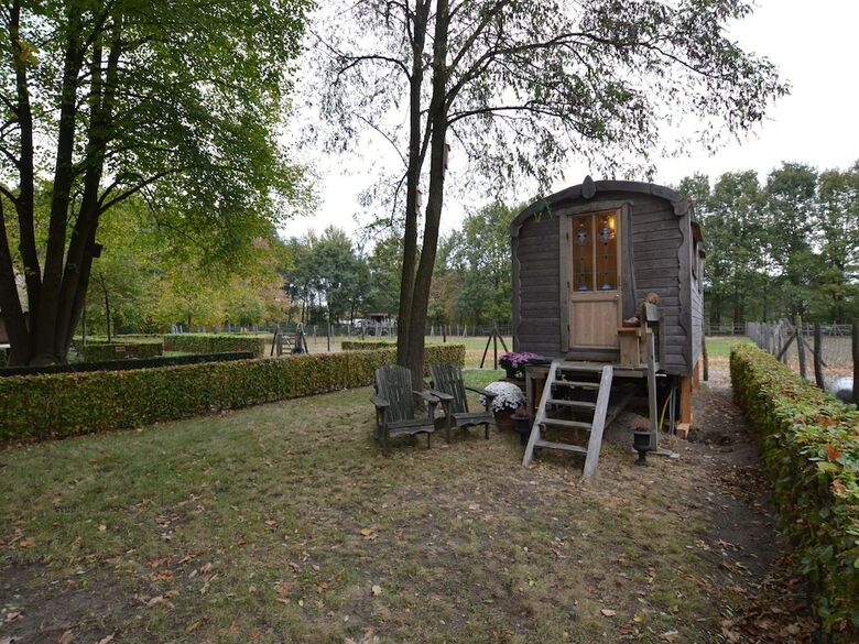 Charming Cottage With Jacuzzi In Zeeland