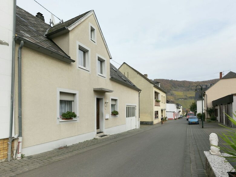 Cozy Apartment In Trittenheim With Balcony