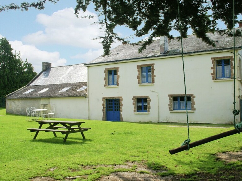Beautiful Holiday Home With Pool, Bbq, Garden, Deckchairs