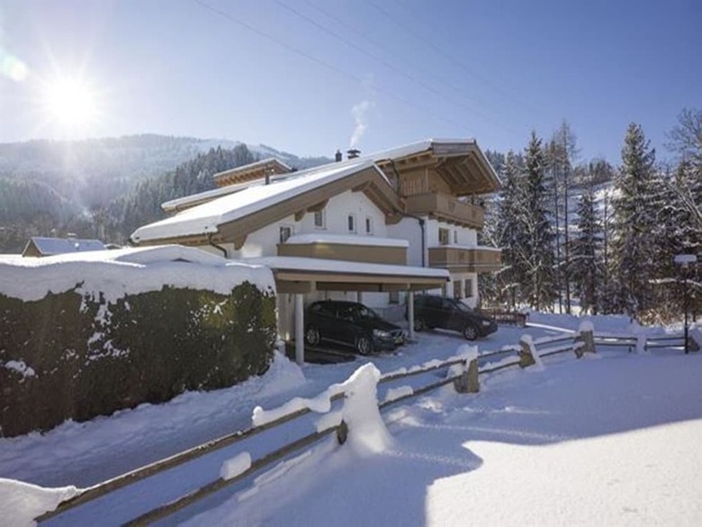 Spacious Apartment In Ellmau With Parking