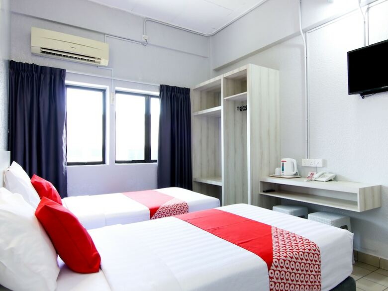 Oyo 89846 Lotus Inn Hotel