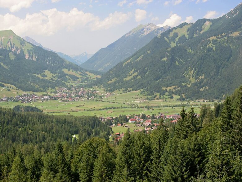 Spacious Apartment In Ehrwald With Balcony