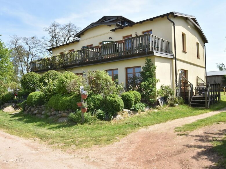Charming Apartment In Stove With Garden