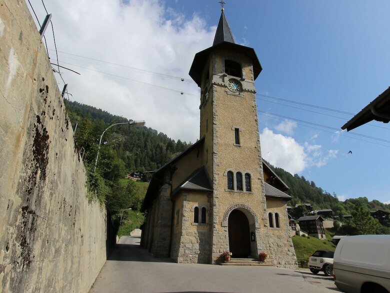 Very Open Chalet With Comfortable And Rustic D�cor