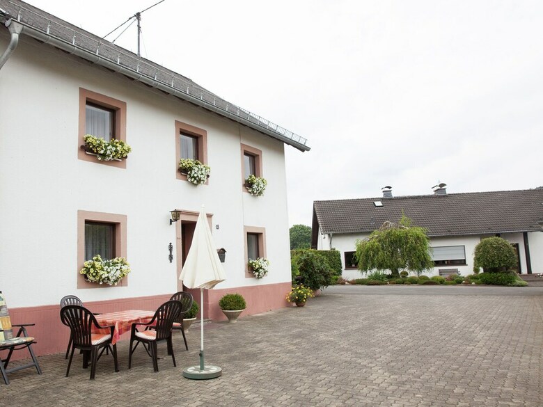 Enjoy A Holiday On The Farm In A Quiet Area
