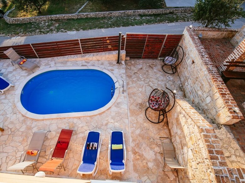 Splendid Holiday Home In Jasenice With Swimming Pool
