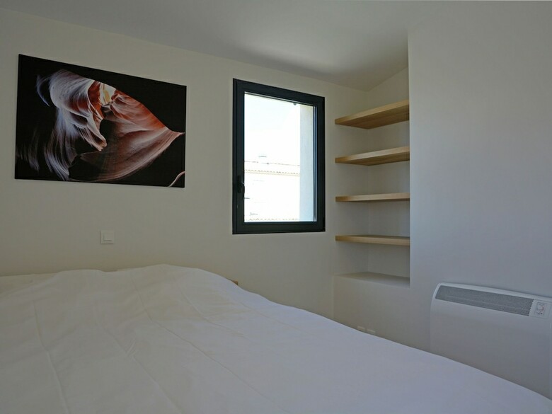Vibrant Villa In Malauc�ne With Private Garden