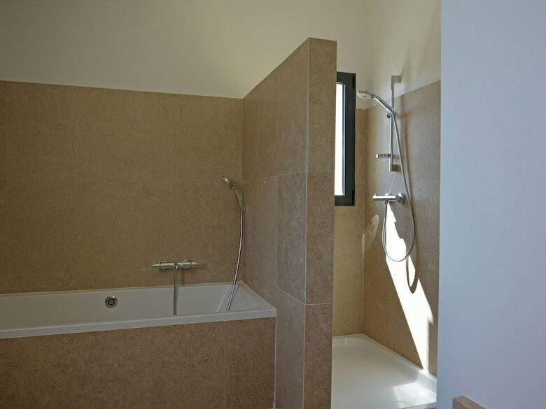 Vibrant Villa In Malauc�ne With Private Garden