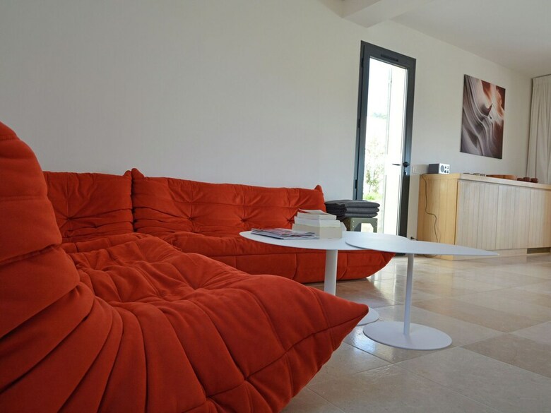 Vibrant Villa In Malauc�ne With Private Garden