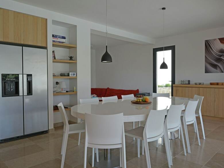 Vibrant Villa In Malauc�ne With Private Garden