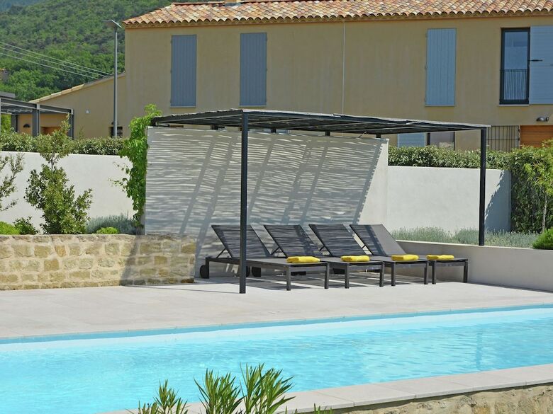 Vibrant Villa In Malauc�ne With Private Garden