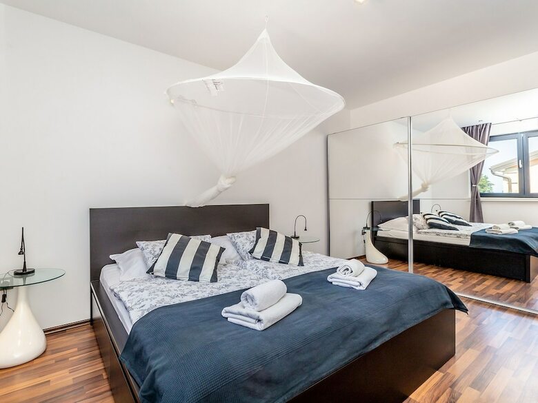 Wonderful Villa With Private Swimming Pool And Great Terrace !