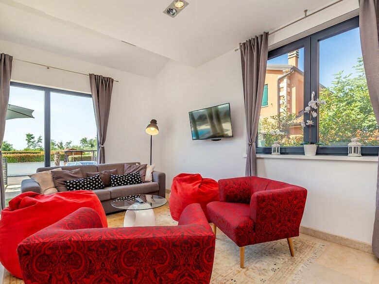 Wonderful Villa With Private Swimming Pool And Great Terrace !