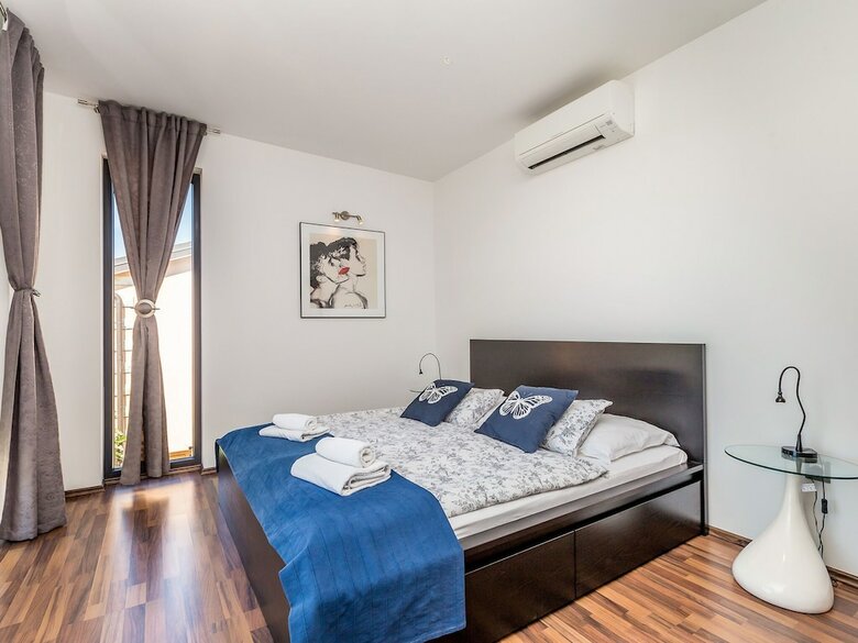 Wonderful Villa With Private Swimming Pool And Great Terrace !