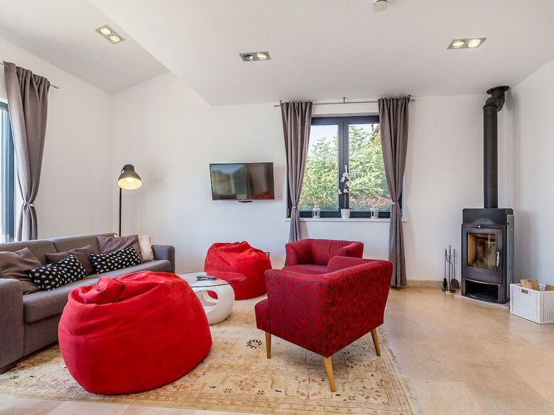 Wonderful Villa With Private Swimming Pool And Great Terrace !