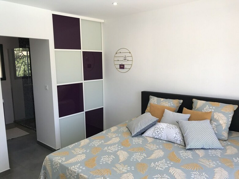 Seaside Villa In La Cadi�re-d'azur With Pool