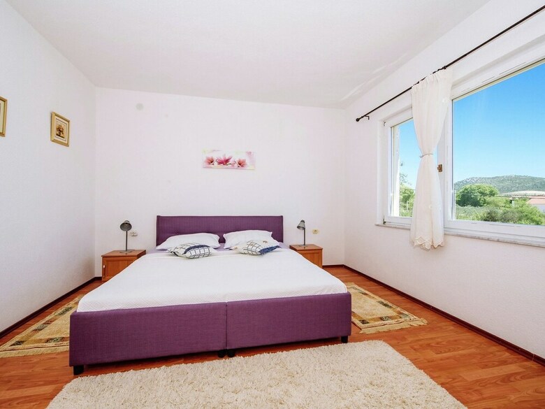 Villa Spacious Holiday Home With Private Infinity Pool, Superb Garden, Terrace, Bbq,