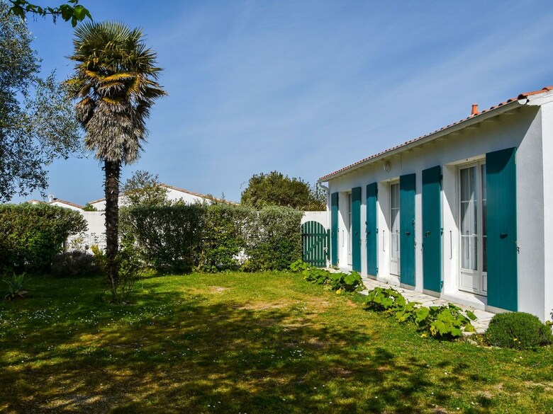 Spacious Holiday Home Near Sea In Loix