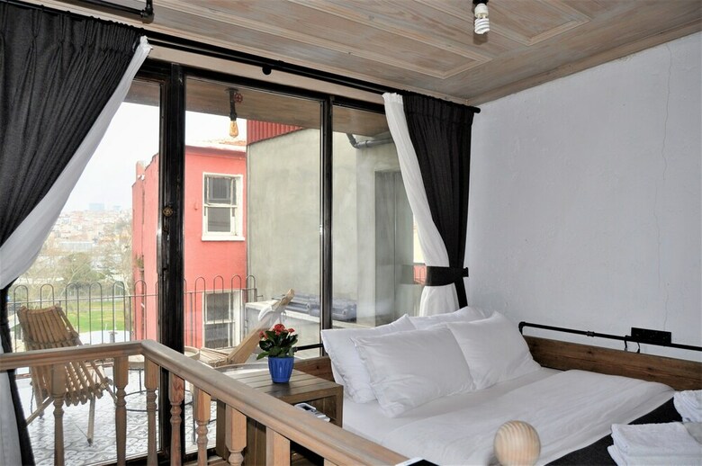 Rooftop Balat Rooms & Apartments Turkuaz Olive