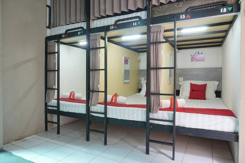 Hotel Reddoorz Hostel @ Borobudur Street
