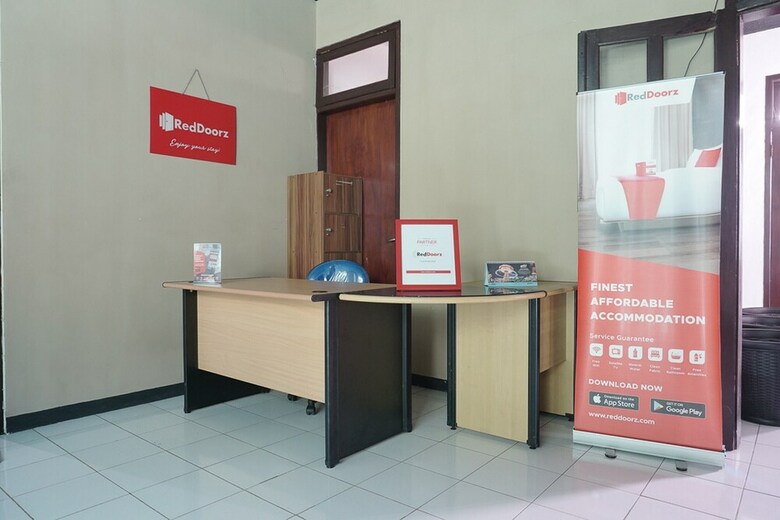 Hotel Reddoorz Hostel @ Borobudur Street