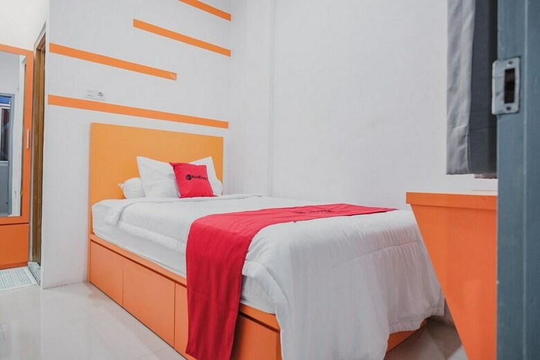 Hotel Reddoorz @ Jalan Sukabangun 2 Palembang