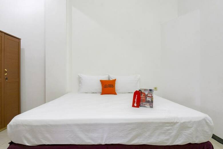 Hotel Reddoorz Near Widya Mandala University
