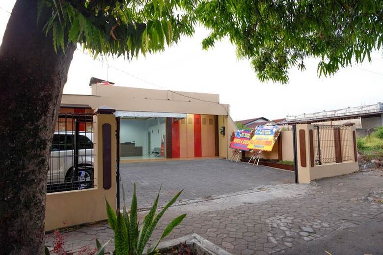 Hotel Reddoorz Near Gor Satria 3
