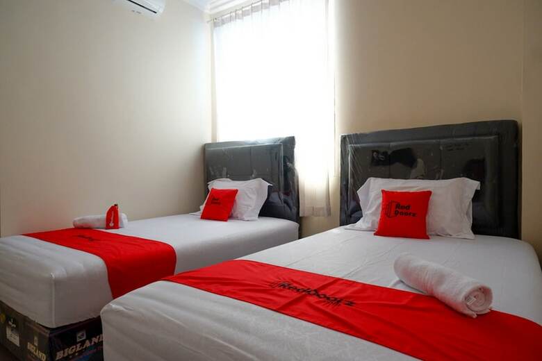 Hotel Reddoorz Near Millenium Waterpark Palu