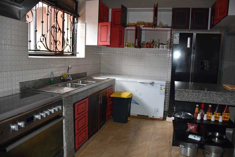 Hotel Pent House Inn Namugongo