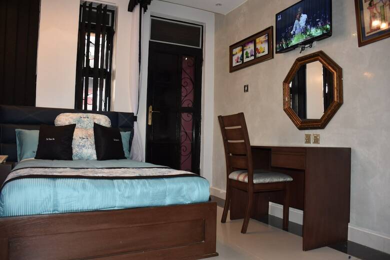 Hotel Pent House Inn Namugongo