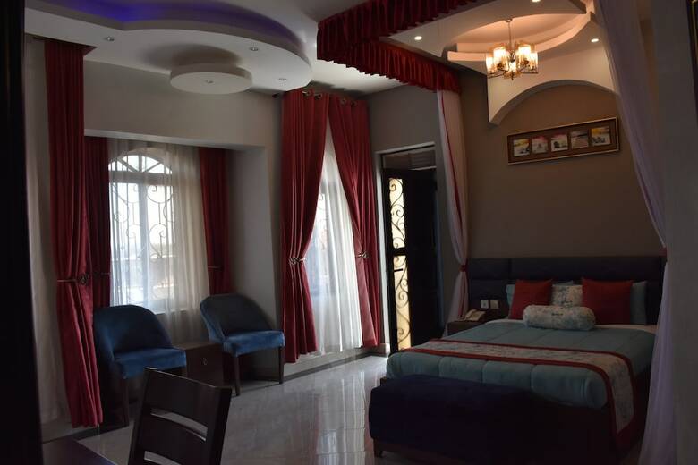 Hotel Pent House Inn Namugongo