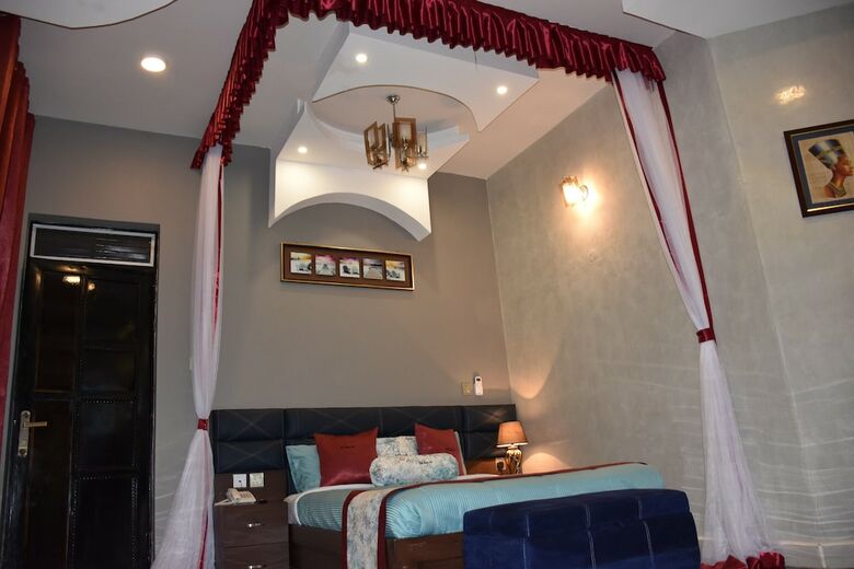 Hotel Pent House Inn Namugongo